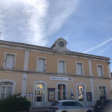 A La Gare ! T2 Hyeres Exterior photo