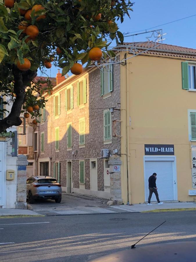 A La Gare ! T2 Hyeres Exterior photo